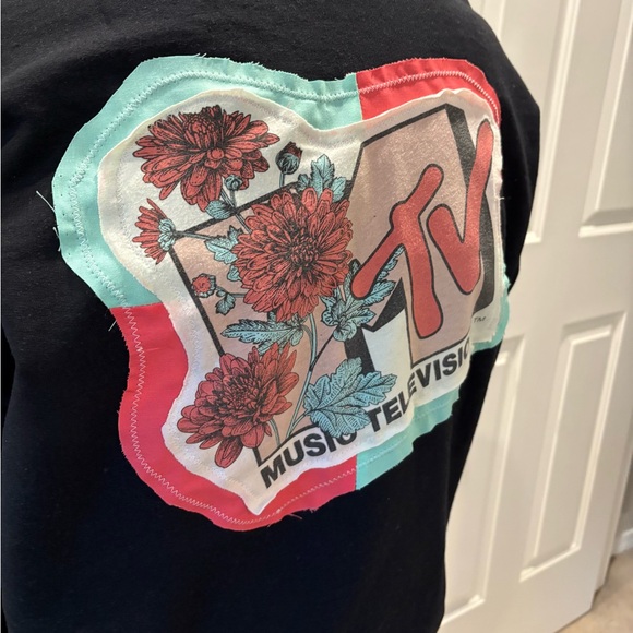 NWT Upcycled funky mtv music television large sweatshirt. 23 pit to pit - Picture 4 of 9